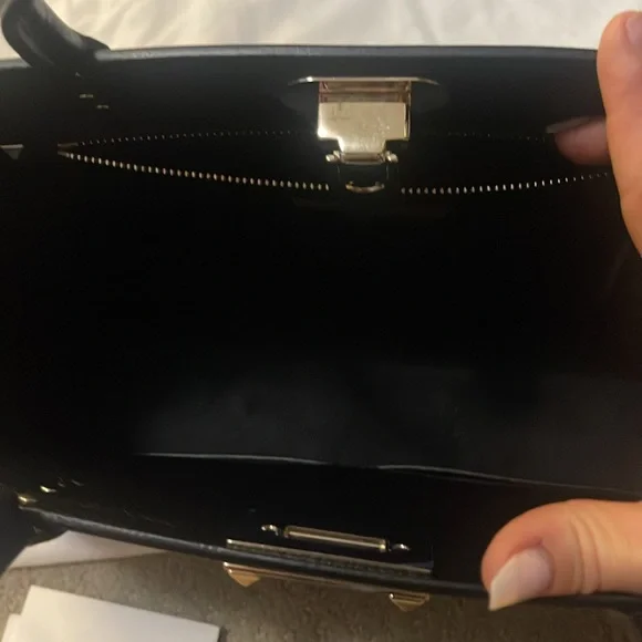 VALENTINO ROCKSTUD MEDIUM TOTE BAG - Picture 10 of 10